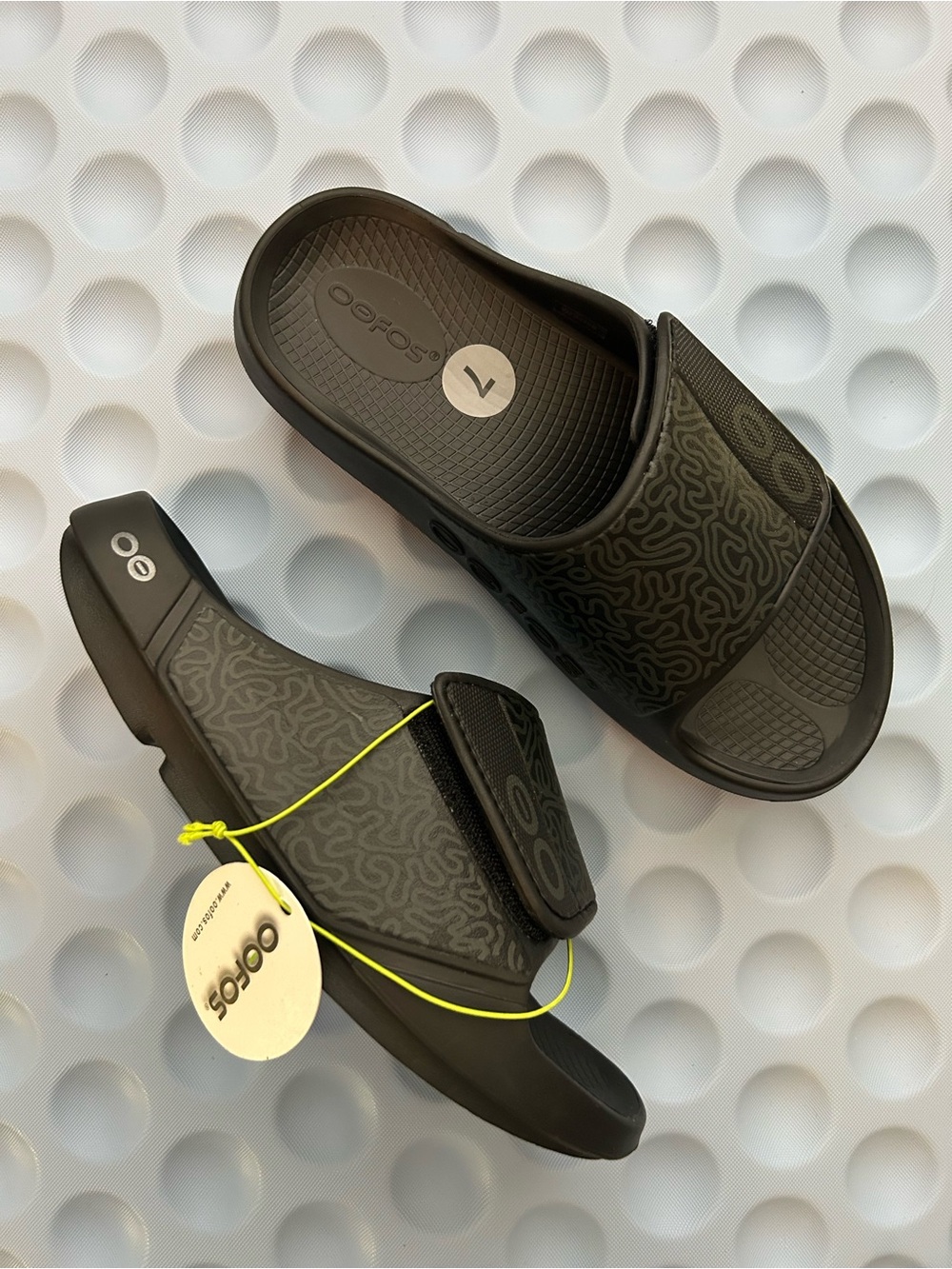 OOFOS Black Original Slide Sandals 
WOMEN'S SPORT FLEX SLIDE size 9